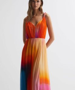 Attireforge.shop6ee5c592f5 4