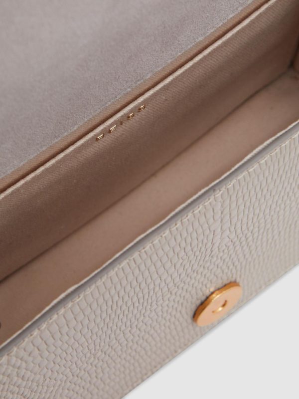 Attireforge.shop70a6dd2a70 4