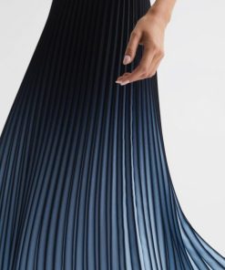 Attireforge.shop72c1924d82 4