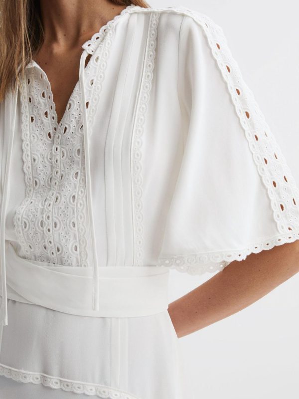 Attireforge.shop8fd5df6f66 4